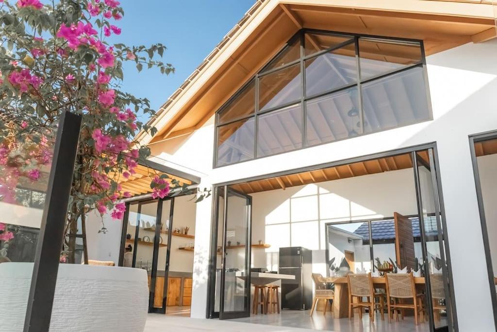 Villa Hakem Elegant And Modern 4 Bedrooms Villa Pool View Canggu Esterno foto